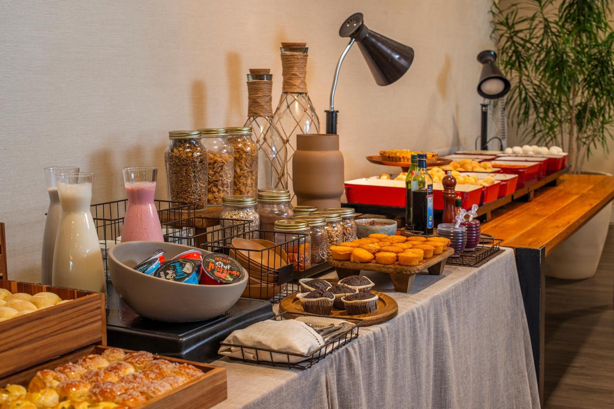 فندق Lifestyle Laghetto Collection ريو دي جانيرو المظهر الخارجي الصورة A breakfast buffet